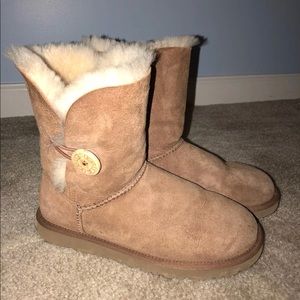 Uggs Bailey Button Short Chestnut